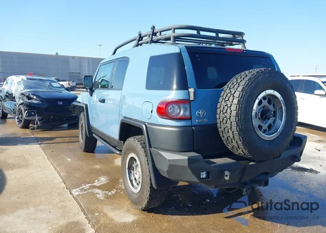 2014 Toyota Fj Cruiser z USA, uszkodzony, nr VIN JTEBU4BF3EK198280